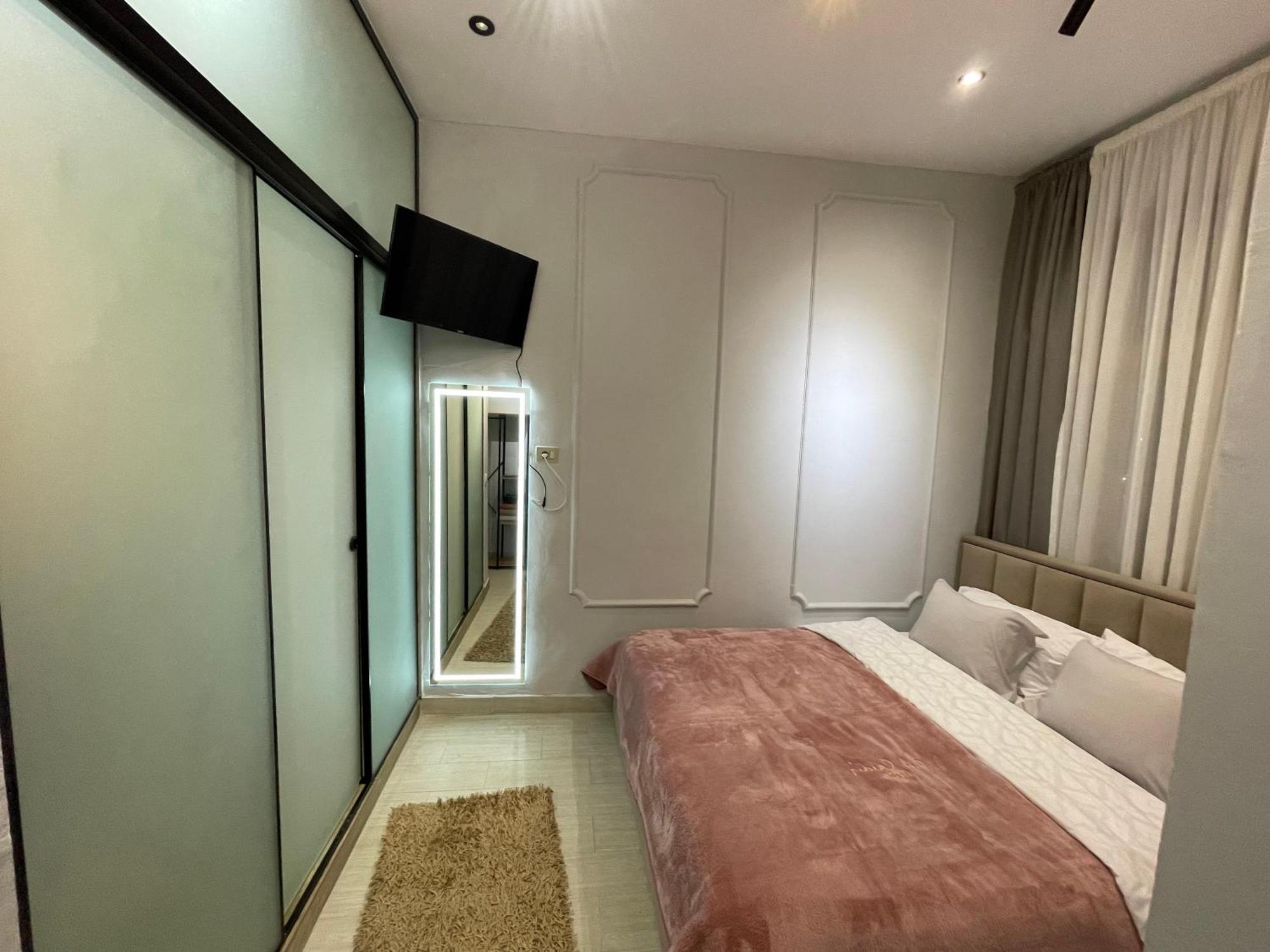 Blloku Tirana Studio Εξωτερικό φωτογραφία